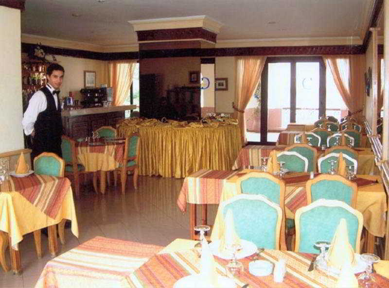 Fredj Hotel Tanca Restoran fotoğraf